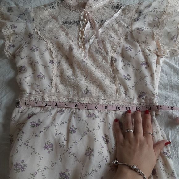 Vintage 1970's Cream and purple Floral Print Maxi Dress, High Neck Lace Floral - Picture 11 of 12